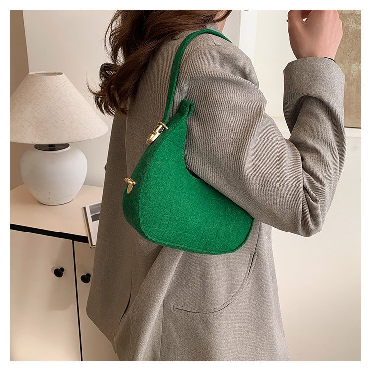 198g Weight Nylon Lining Material Sewing Thread Fashion Element Zipper Closure Type Single Shoulder Strap Strap Type Handbag Bags Type Holiday, Daily Occasion Polyester Material Solid Color Pattern All Seasons Season Women's Gender Classic Style, Streetwear Style Square Shape Medium Size Women's Medium Polyester Solid Color Classic Style Streetwear Sewing Thread Square Zipper Handbag 11