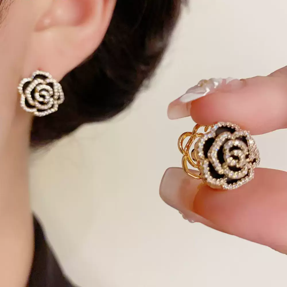 跨境小众独特黑色双面山茶花耳扣简约气质设计感日常百搭新款耳饰