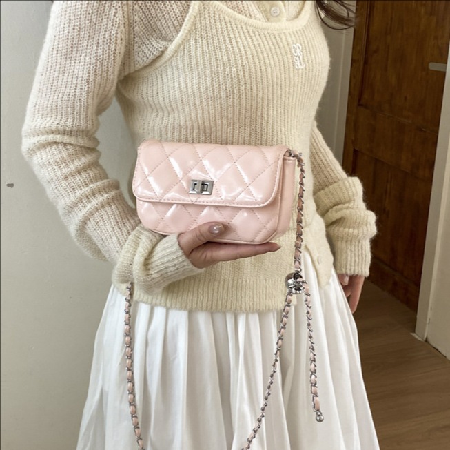 Bolso pequeño para mujeres 2026 nuevo estilo de moda bolso de hombro pequeño viento de cadena diaria bolso cuadrado simple bolso de mochila universal