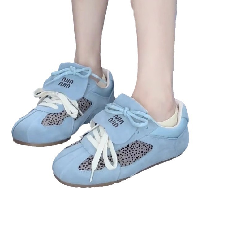 [Weird Beauty] Zapatillas de cuero de fondo plano con aumento interior para mujer 2025 verano nuevo estilo Forrest Gump deportes y ocio zapatos de entrenamiento alemán