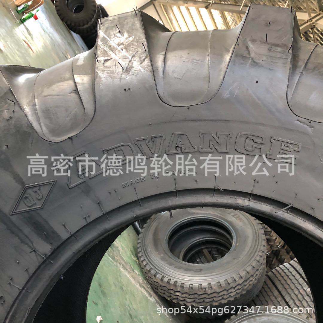 Suministro de maquinaria de ingeniería neumático 21L-24 ambos neumáticos ocupados 19.5L-24