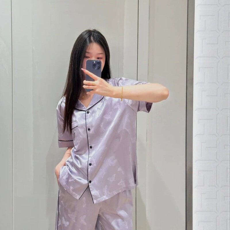 It's a Secret Butterfly Short-Sleeved Water-Gloss Silk Pajamas Correct Version