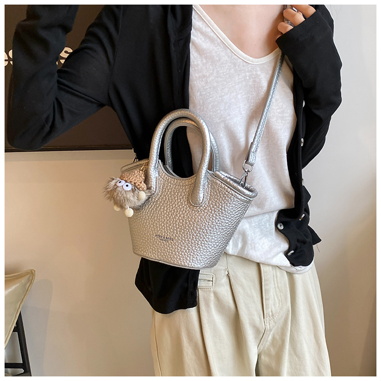 Hand held bucket for women 2024 new Korean version Instaram trendy fashion versatile shoulder simple niche crossbody_voghion.com
