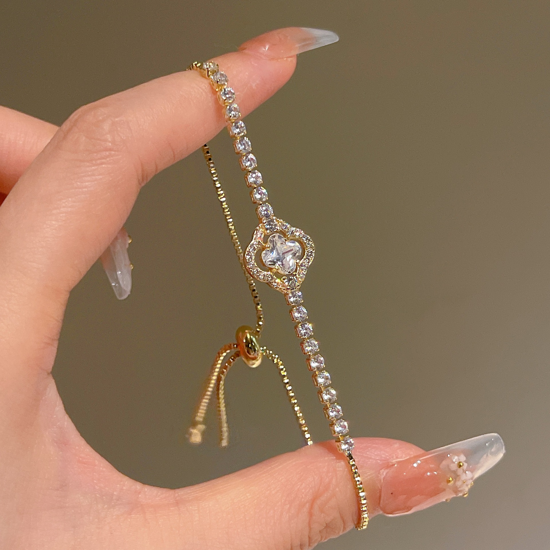 Kleines Design-Blumenarmband 2023 Kordelzug kleines vielseitiges Armband Dongdaemun exquisites Armband J921_voghion.com