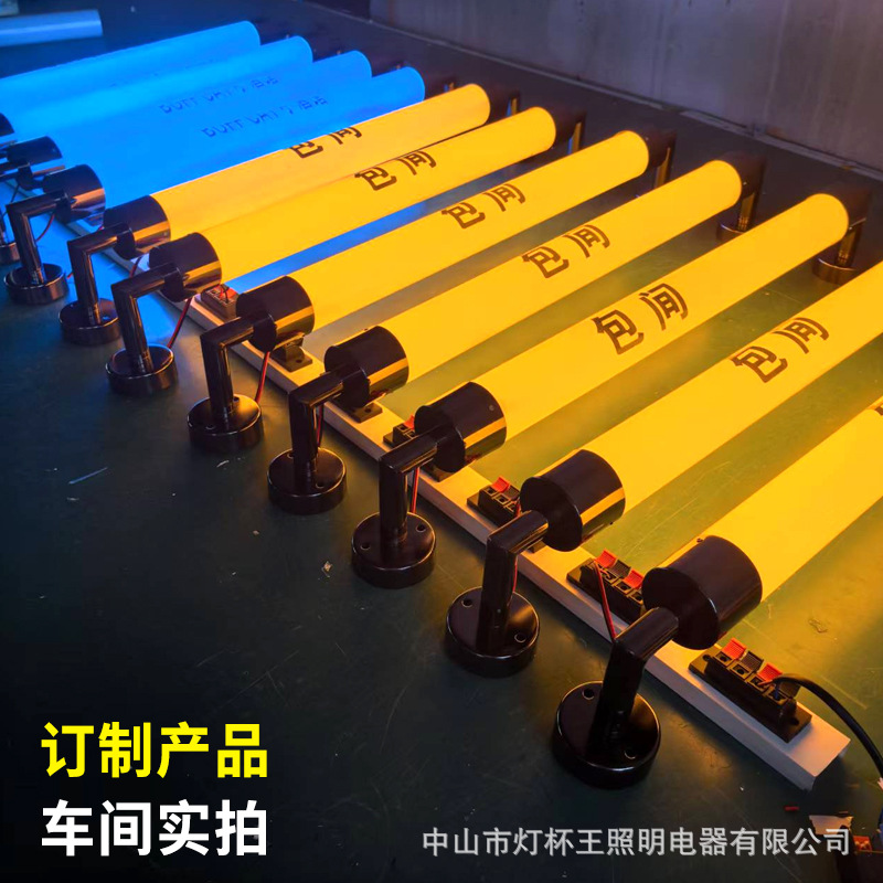 360 grados redondo acrílico luminoso LED tubo de lámpara acrílico tubo de lámpara vertical colgante de pared colgante placa de lámpara publicitaria