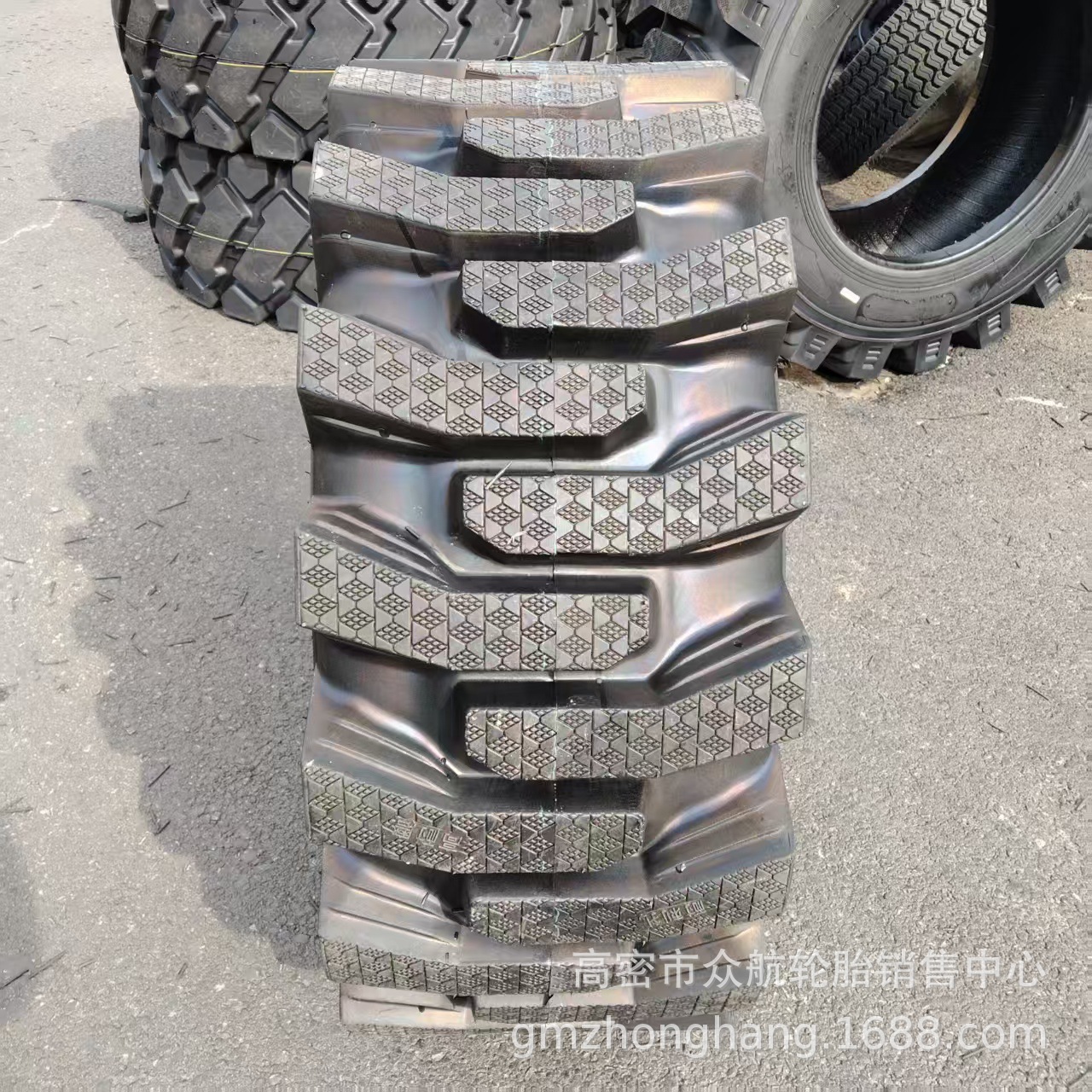 供应铲车装载机 23.5/70R16 20.5/70R16 16/70R20钢丝半实心轮胎
