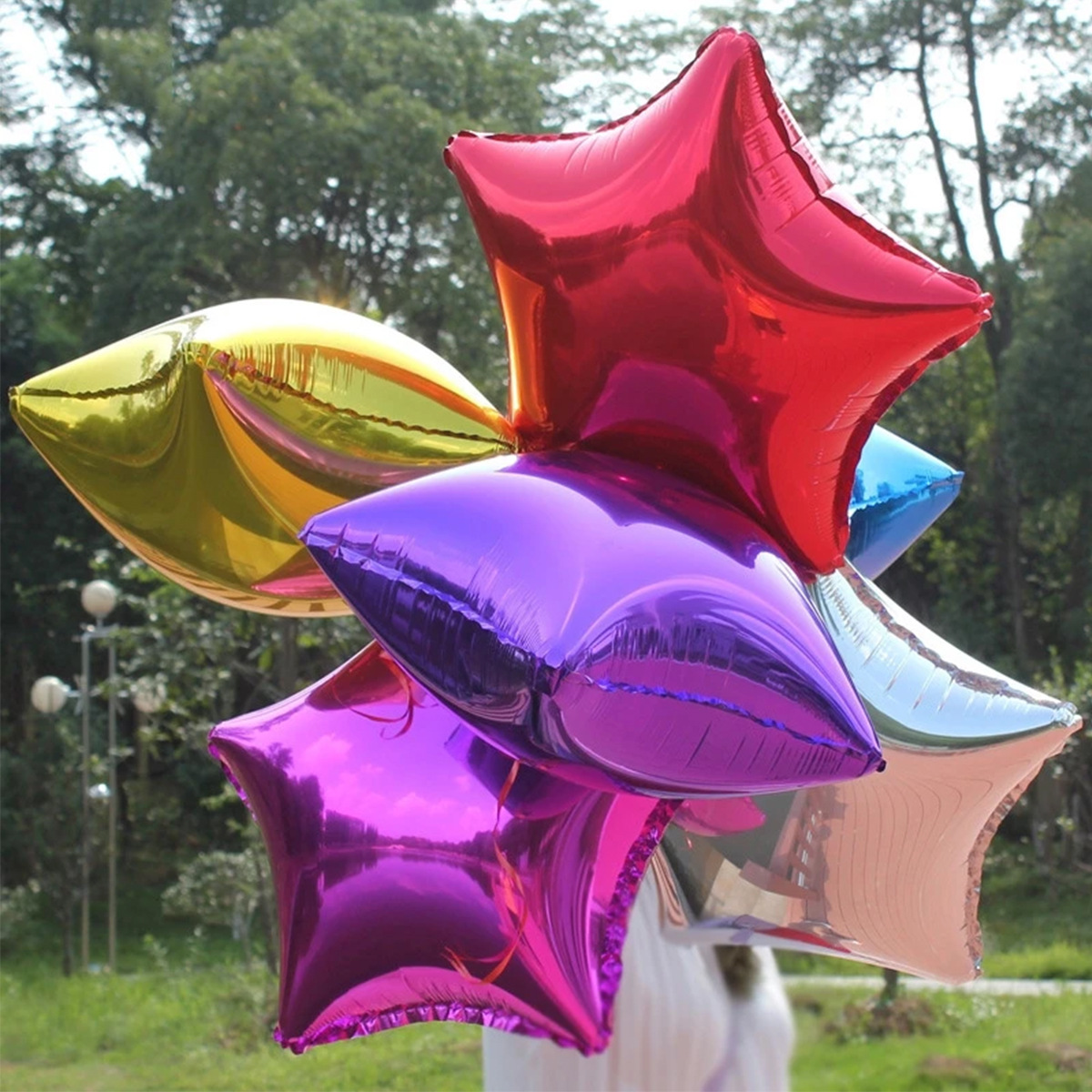 Puestos callejeros y mercados nocturnos usan globos de aluminio que brillan en la oscuridad, globos de dibujos animados, globos de aluminio flotantes con forma de animales para puestos de mercados nocturnos.