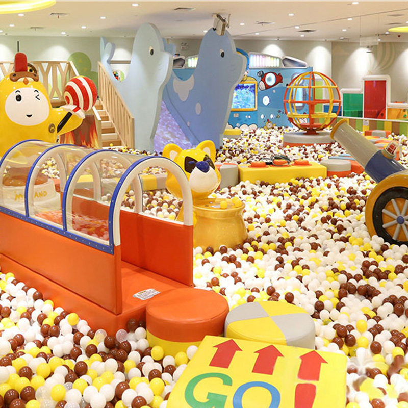 Grandes y pequeños interiores Castillo travieso equipo de juegos para niños jardín de infantes educación temprana diapositiva instalaciones de entretenimiento fabricante