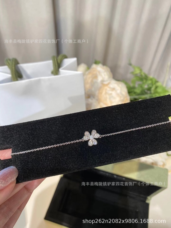 18Kローズゴールドメッキの花びらにダイヤモンドを散りばめたクローバーネックレス、シングルダイヤモンドの幸運の草イヤリング、骨チェーン、フラワーペンダント|undefined