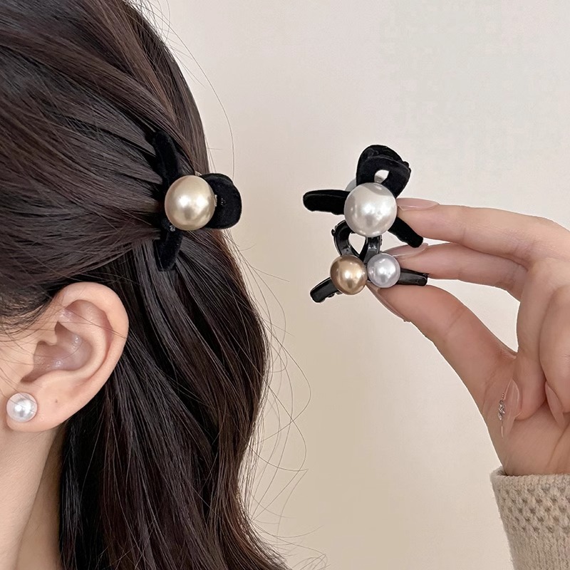 Temperamento de perlas de cabello de agarramiento de mitad de corbata de cabello de alta sensibilidad de la princesa frisa clips laterales trenzados mini clips de tiburón tocado