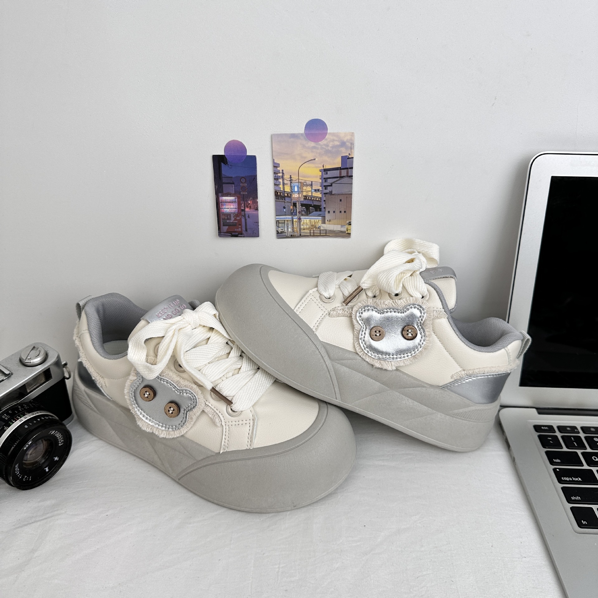 Yuanbo primavera de zapatos de skate de estudiantes de suela gruesa zapatos casuales para mujeres versátiles 2025 nuevos zapatos coreanos
