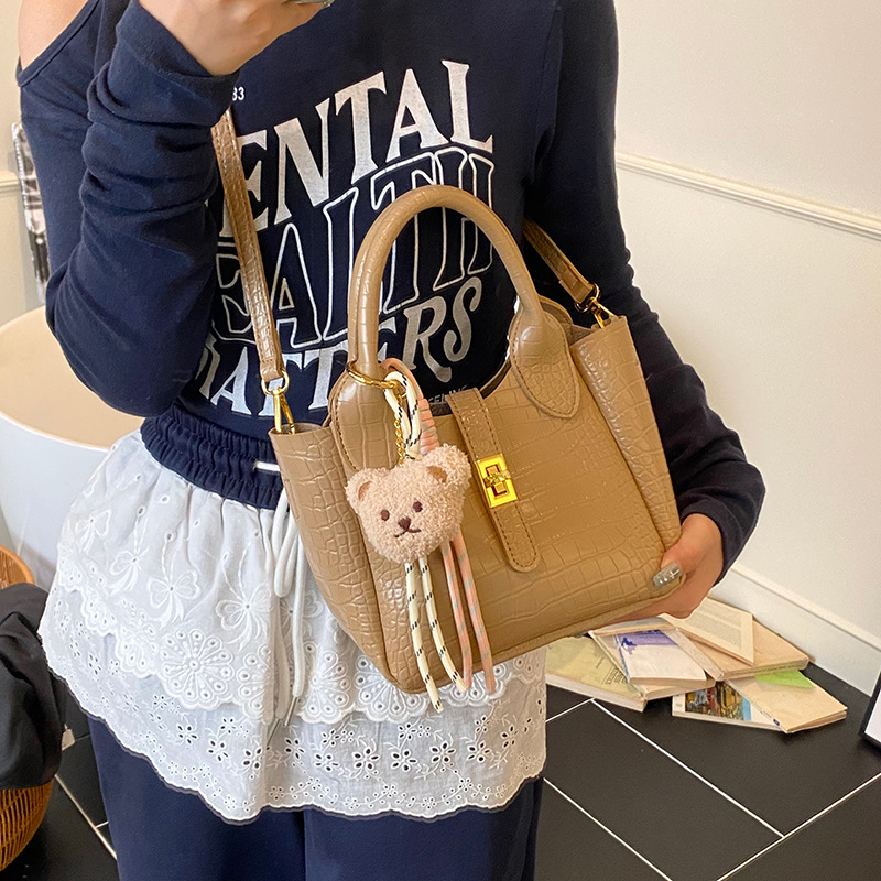 Comercio exterior super fuego patrón de cocodrilo llevar a mano bolso de cubo mujer 2025 nuevo bolso de hombro de viaje de moda bolso de mensajero de todo fósforo