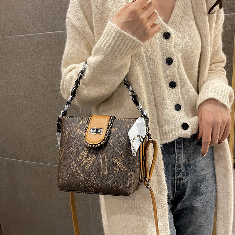 Bucket Bag for Women 2023 Cross-Border New Style European and American Retro Chain Handbag Single Shoulder Crossbody Bag Retro Commuter Bag