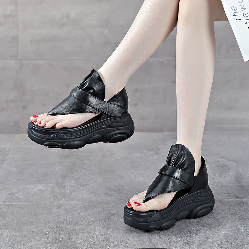 Весной и летом тапочки на платформе в новом стиле Вьетнамки из натуральной кожи на толстой подошве Кожаные шлепанцы Женская верхняя одежда Вьетнамки