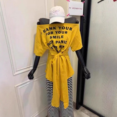 2025 新しい夏のスタイルルーズオフショルダーストラップ Tシャツ女性の半袖デザインプリントレースアップウエスト痩身 Tシャツ