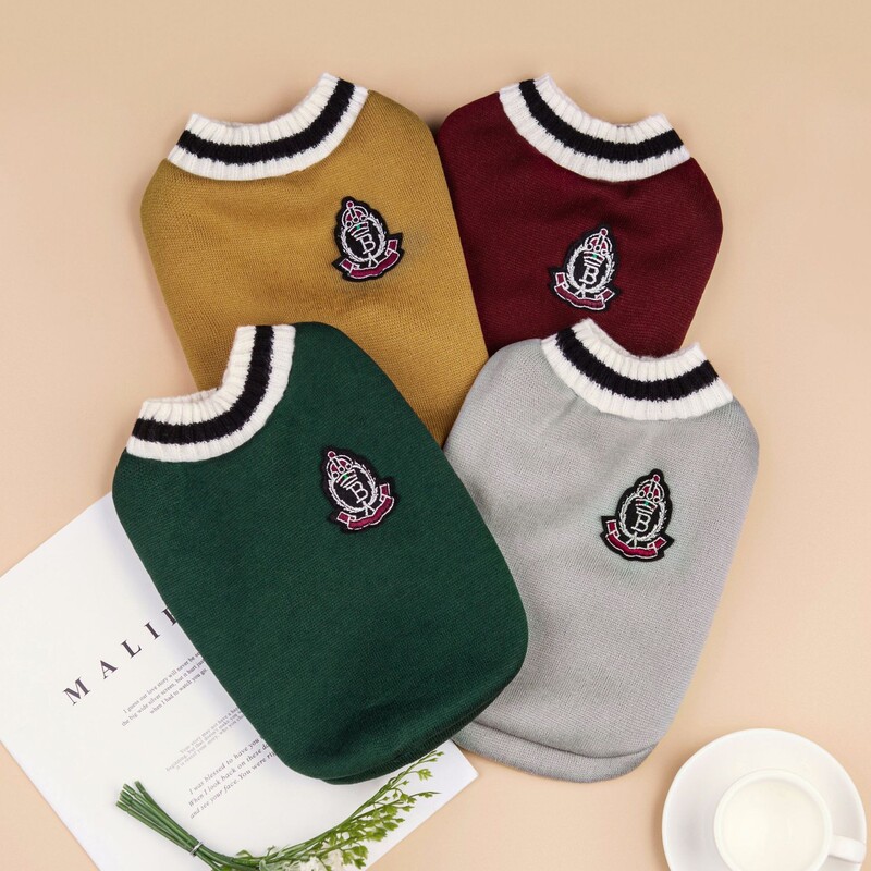 Dog clothes new autumn and winter vest warm knitted cotton vest college style V-neck vest artistic pet clothes