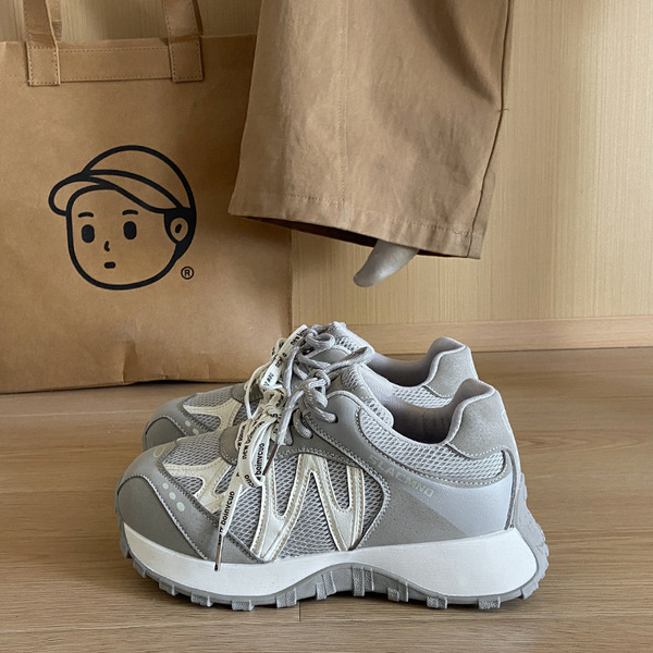 Retro two-tone shoelaces platform