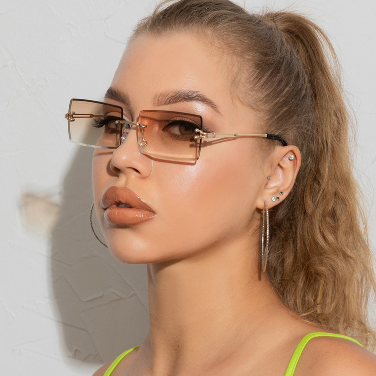 Fashionable square sunglasses for men and women