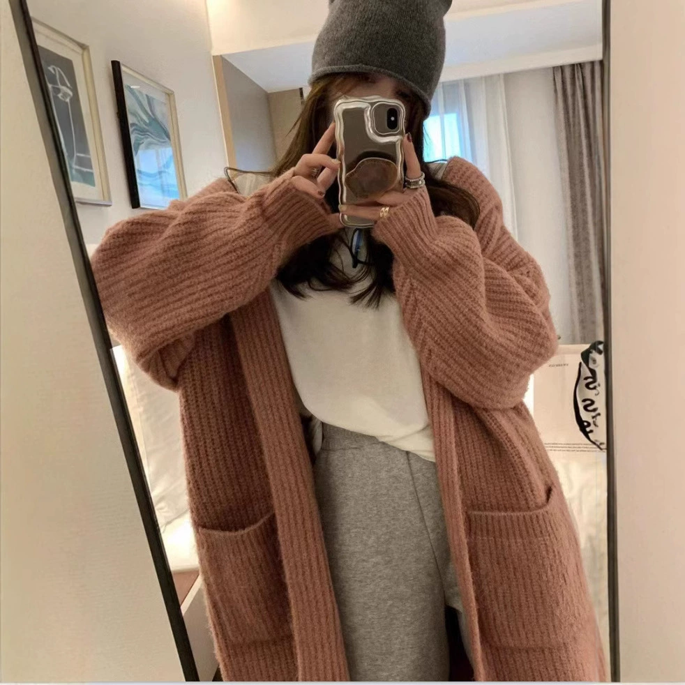 Осень и зима 2025, свободный свитер средней длины в корейском стиле с капюшоном, женские брюки с большим клапаном и карманами, вязаный кардиган