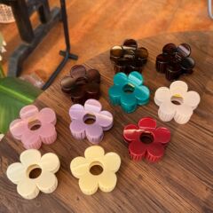 新しいバタフライバックルフラワーミディアム8cmヘアピンエレガントなマルチカラースイートフレッシュヘッドウェアシャーククリップ後頭部用