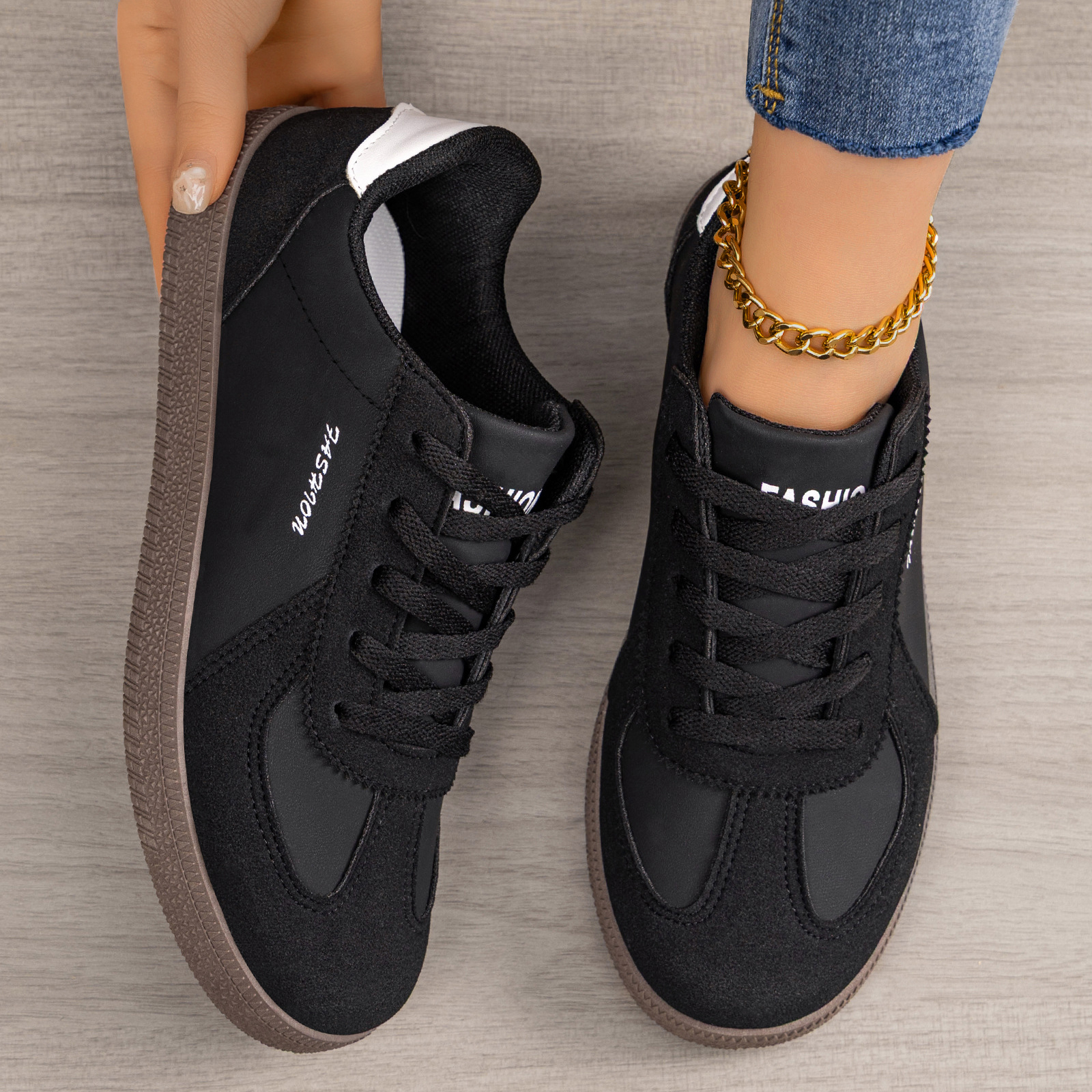 Zapatos de primavera ligeros zapatos casuales de color sólido simple zapatos de entrenamiento alemán transfronterizos zapatos de mujer zapatos blancos al por mayor