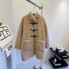 2024纯羊羔毛外套立领羊剪绒皮毛一体中长款牛角扣皮草大衣加厚冬