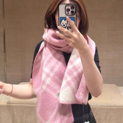 2025新款全智贤同款羊毛格纹黑色围巾女红色披肩两用保暖百搭长款