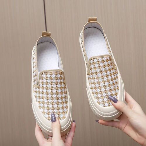 Factory direct sales thick-soled canvas shoes, spring and autumn breathable low-top student flat shoes, slip-on lazy ladies shoes