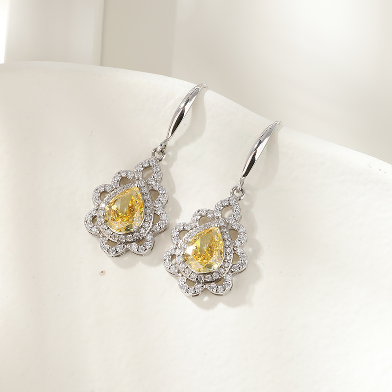 S925 plata esterlina Diamante de alto carbono diamante cuadrado aretes nicho femenino temperamento hielo flor Corte pendientes cuadrados exquisitos pendientes de alto grado