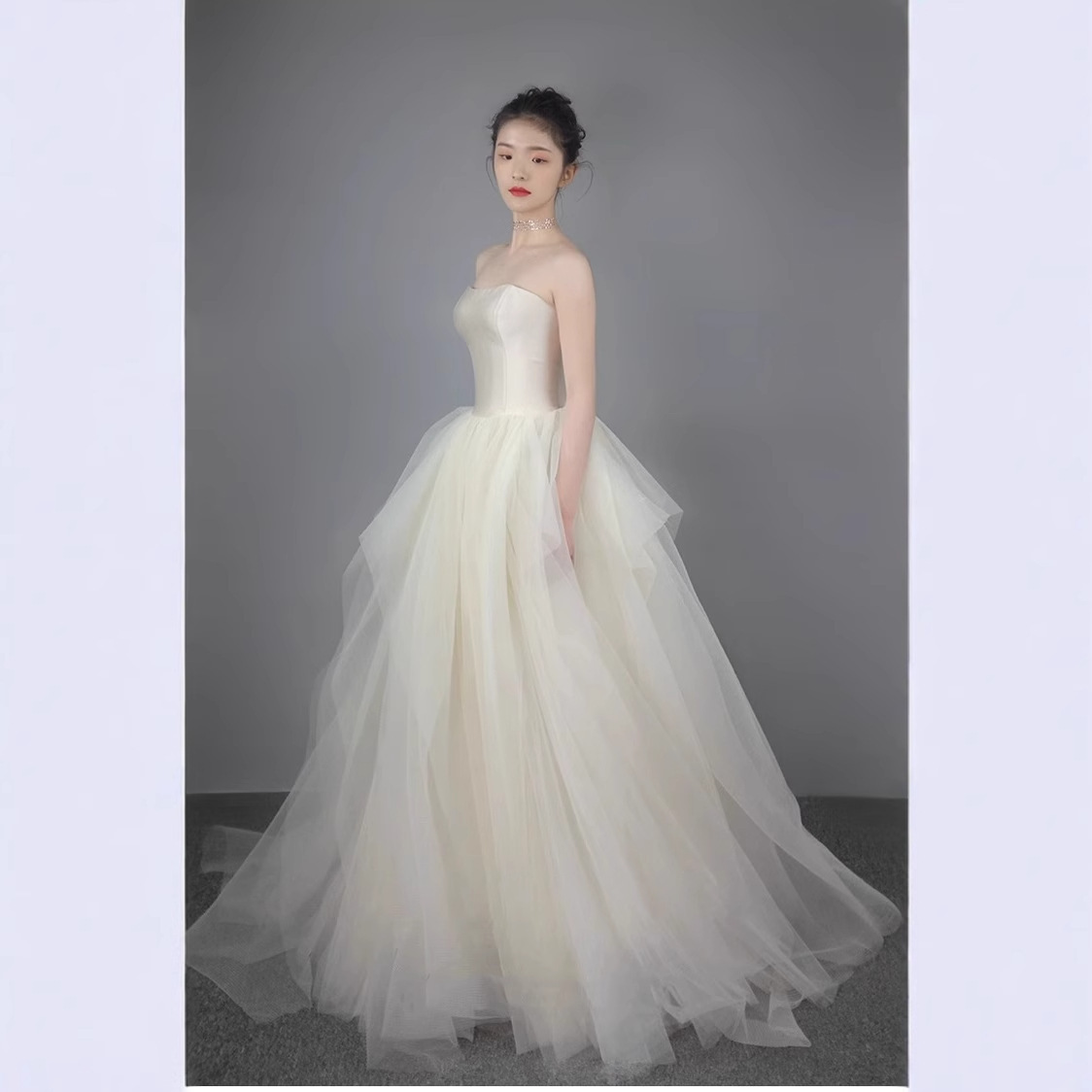 Vestido de boda de satén francés blanco de pecho de verano nuevo vestido de princesa de estilo de estilo de estilo de primavera atmósfera simple vestido de examen de arte