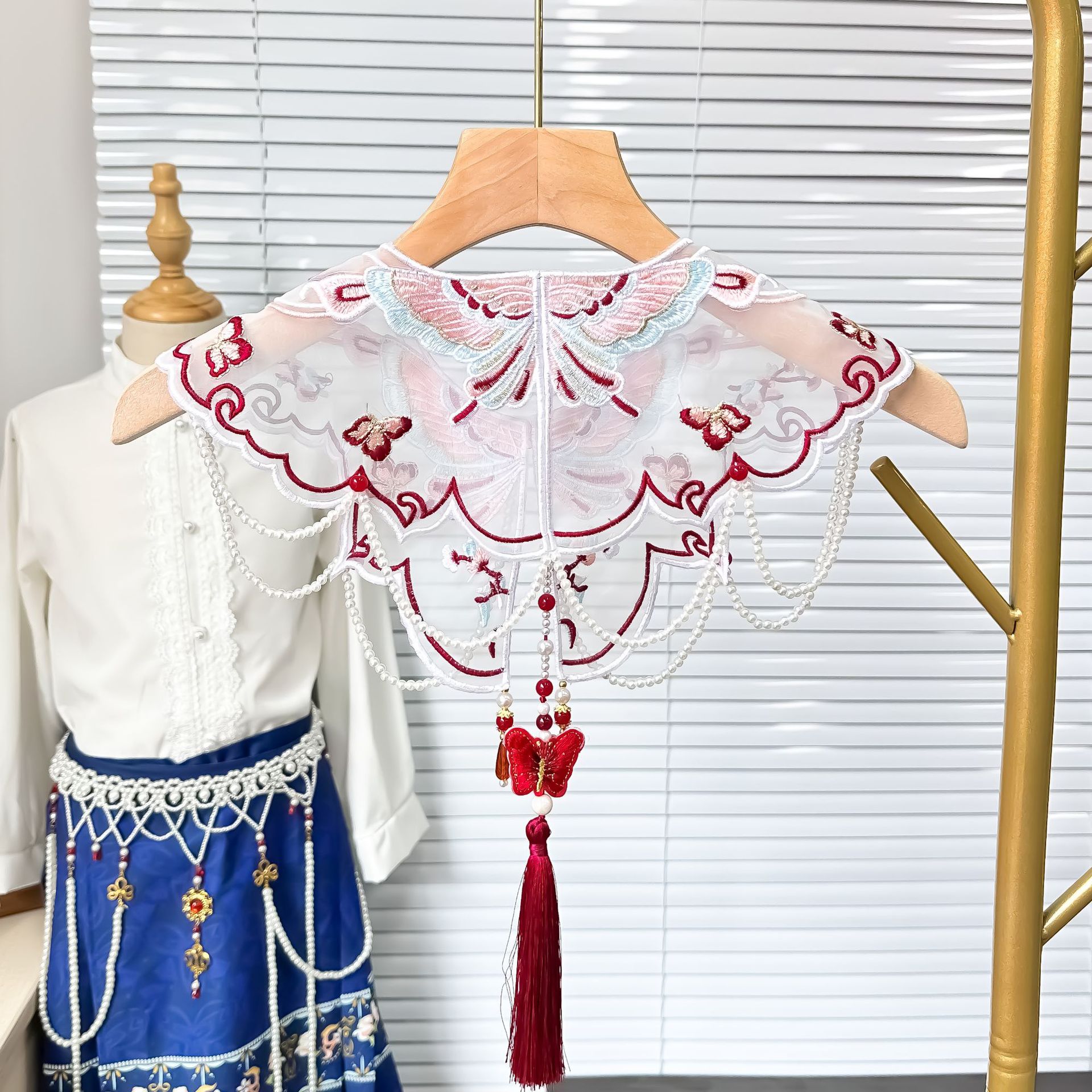 Nuevo estilo chino nuevo vestido de caballo accesorios de chaqueta de cuello falso para niños nubes hombro vestido chino chal al por mayor spot image 4