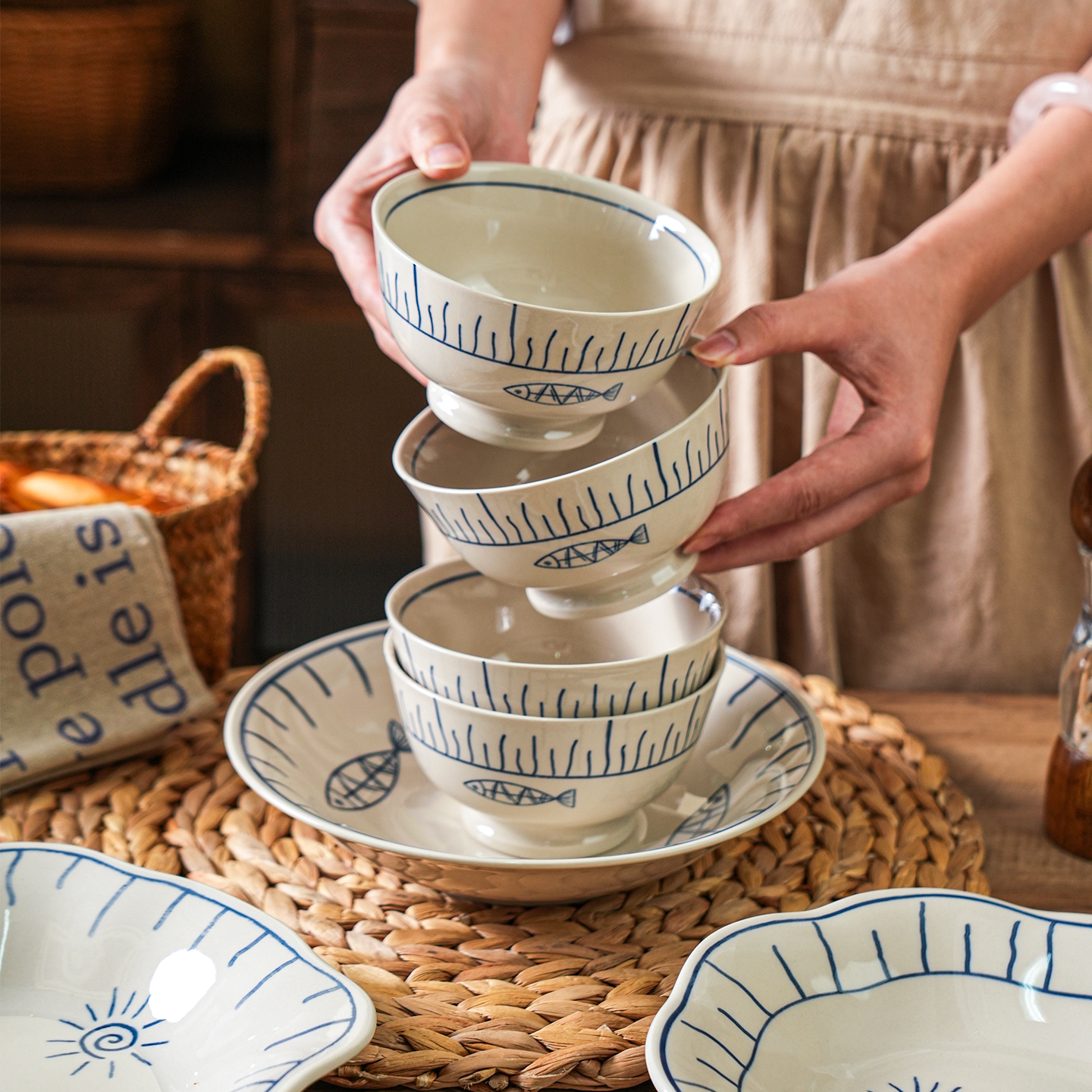 Japanese-Style Household Ceramic Rice Bowls with Fish Design, Glazed Bowls and Plates Set, Small Bowls, Dishes, and Plates