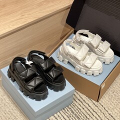 千元レベル！三角ロゴシープスキンベルクロ厚底サンダル女性の夏の本革プラットフォームビーチサンダル