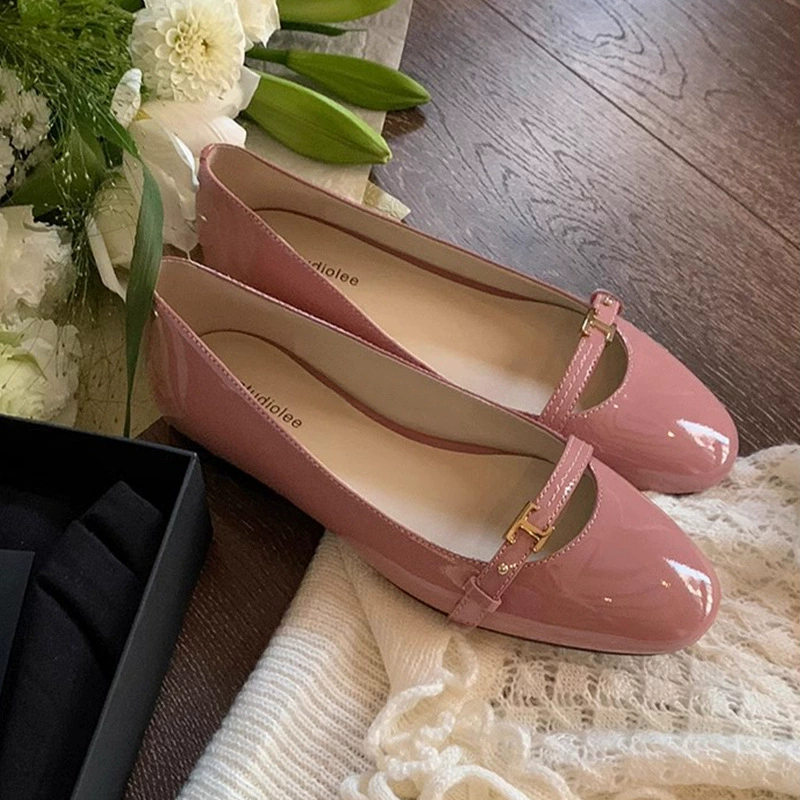 В наличии ~ Элегантные туфли-лодочки для женщин на плоской подошве с круглым носком и пряжкой из лакированной кожи, подходящие для осени, в стиле "Виноградная мама".