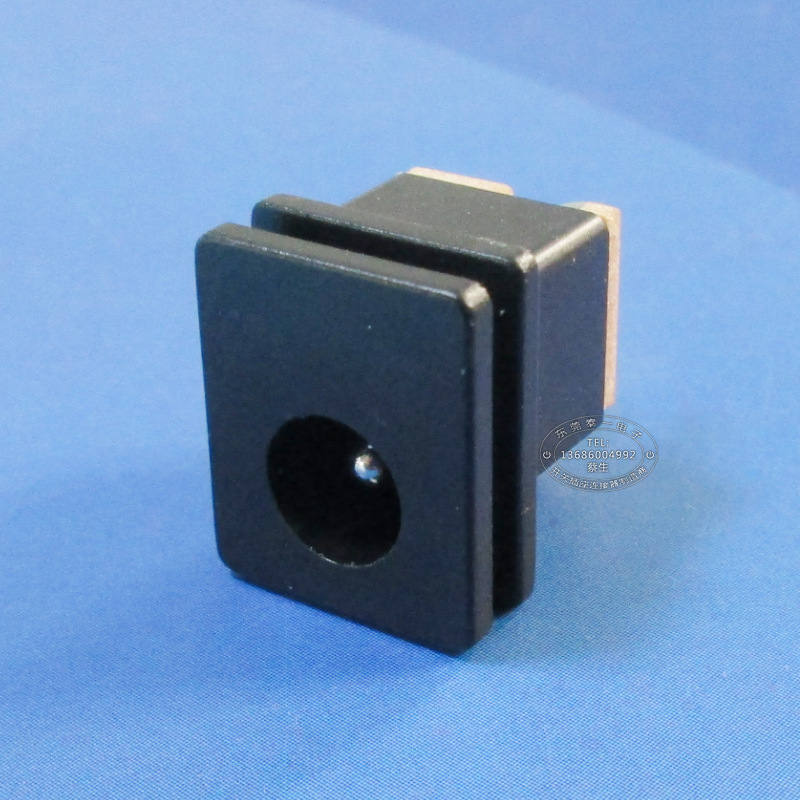 15.5*13*13.6四侧卡槽直流充电接口5521 5525黑色DC电源插座DC015