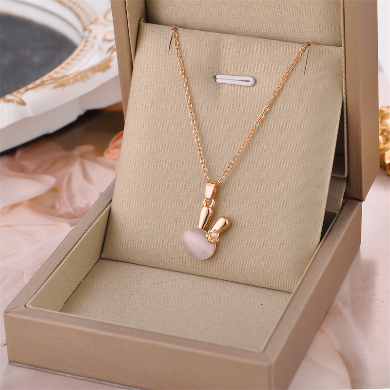 Collar de acero de titanio para mujeres simple y versátil estilo ligero de lujo nicho diseño de alta calidad no decoloración joyería de cadena de clavícula al por mayor