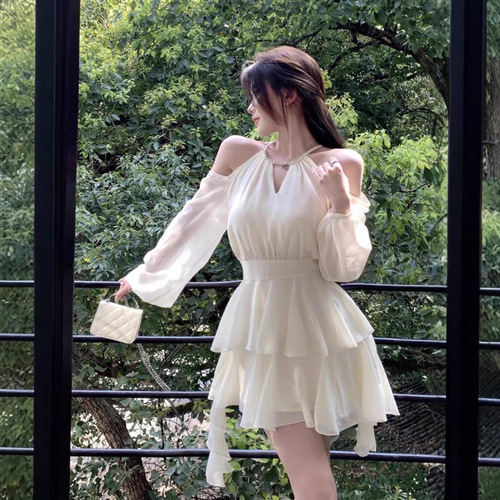 Elegant French-style champagne-colored chiffon dress: Autumn/Winter chiffon mini skirt with ruffled edges, cinched waist—perfect for a romantic date or as a princess-like short gown.