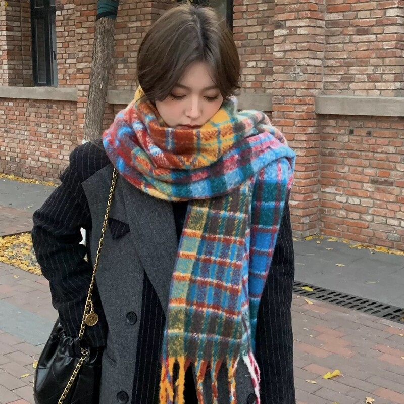 冬のカラーの格子のマフラーの男女のタイプのフリンジカップルの雰囲気感のマフラーは厚くて広くて暖かいです。|undefined