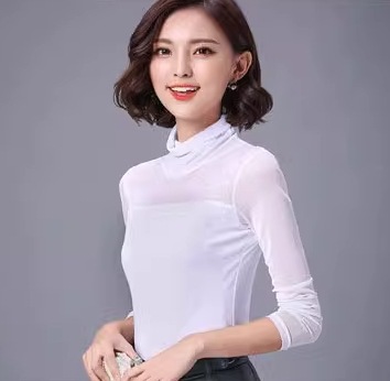 흰색 터틀넥