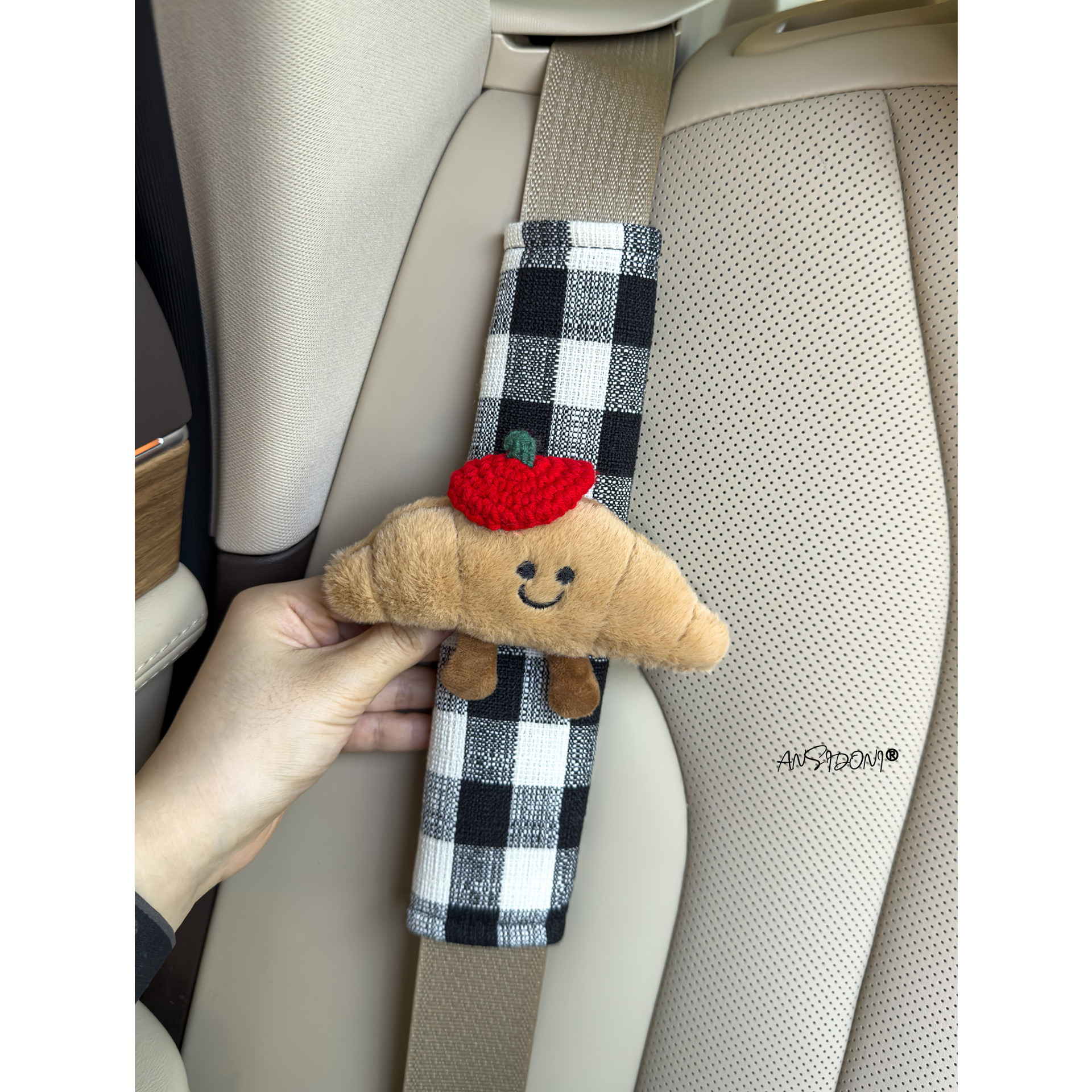 Cute Bread Car Seatbelt Shoulder Pad Creative Croissant Car Seatbelt Anti-Strangle Protective Cover Car Interior Decoration