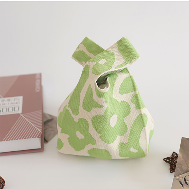 Nuevo bolso de punto para teléfono para mujer, bolso tejido suave en colores dopamina, bolso de mano con forma de corazón en estilo coreano con bloques de color.