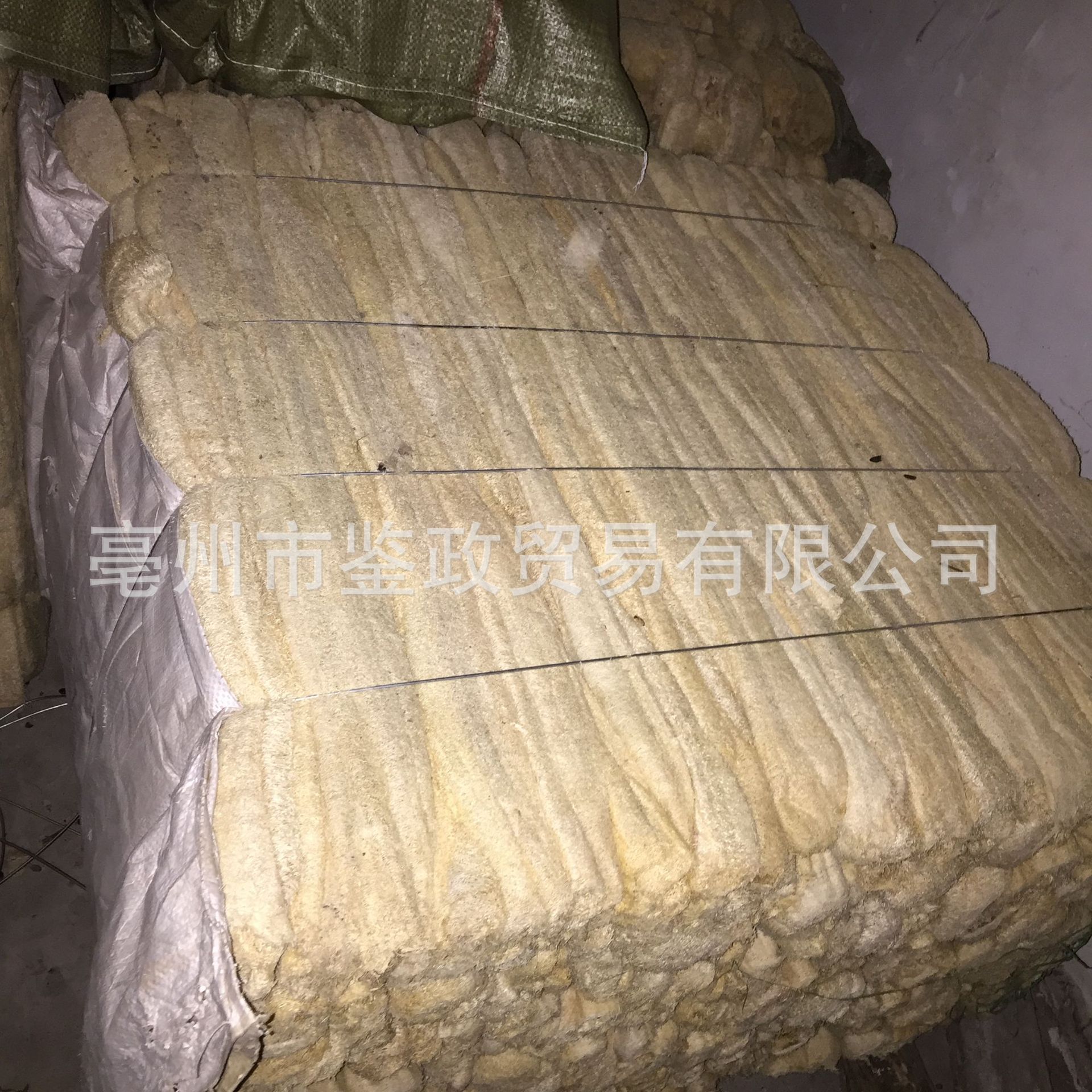 Loofah Sponge Gourd Fiber Si Gua Luo 500g Whole Dried Natural Body Scrub Dish Brush Pet Toy in use