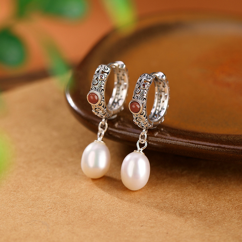 Bông tai bạc S925 đính ngọc trai nước ngọt hình hươu mây lành Ruyi rỗng khí chất — Một cặp