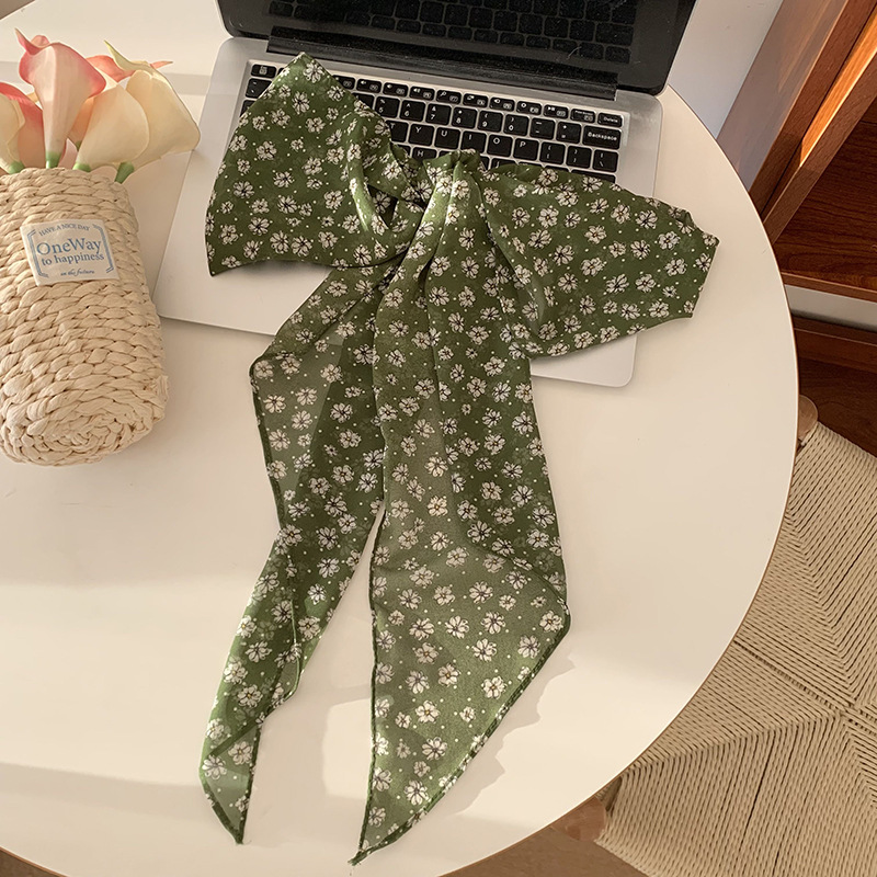 Flores de fondo verde