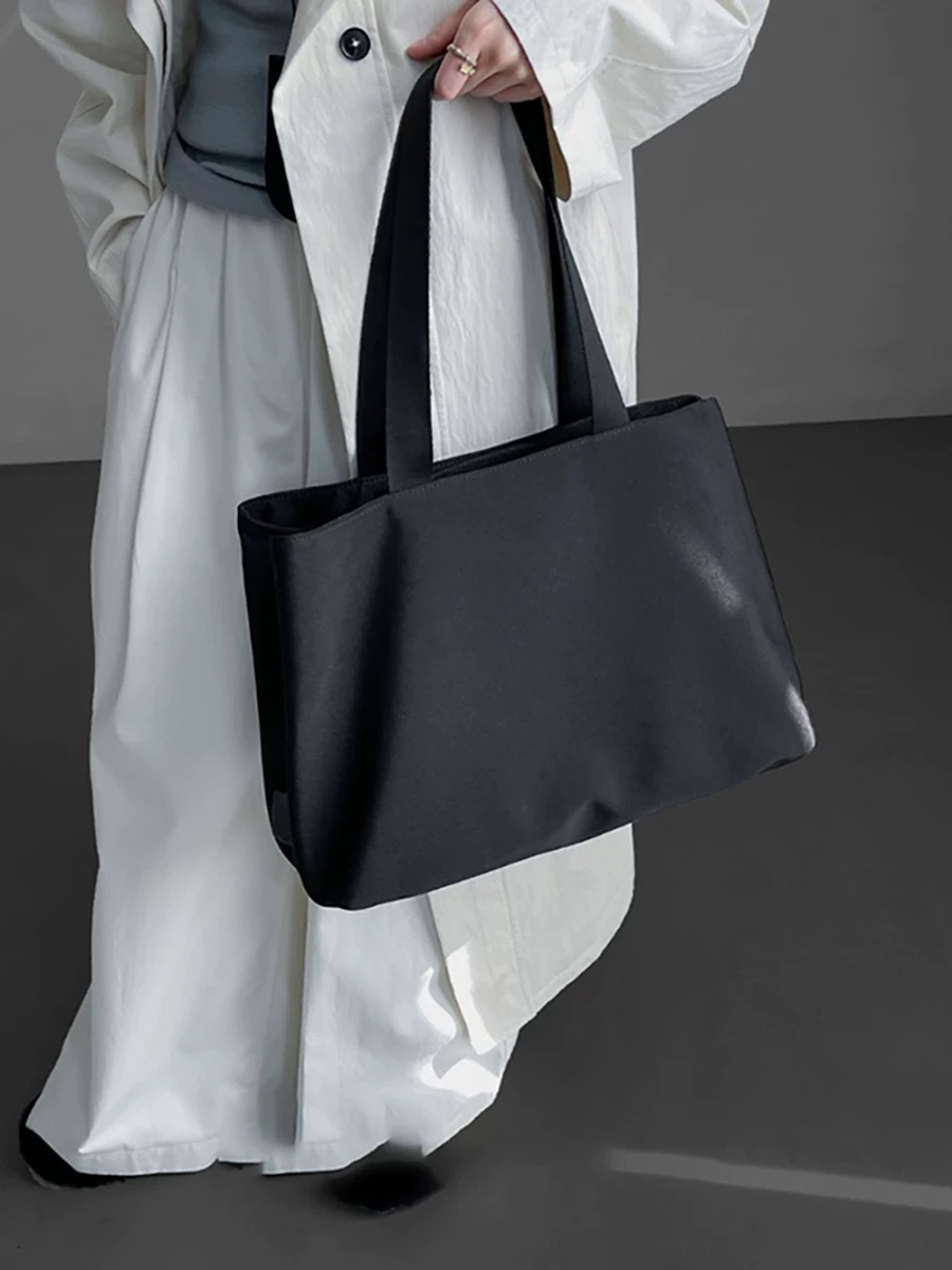 2025 Women's Tote Large Capacity Laptop Single Shoulder Handbag Commuter Travel Bag Multi-Pocket Lightweight_voghion.com