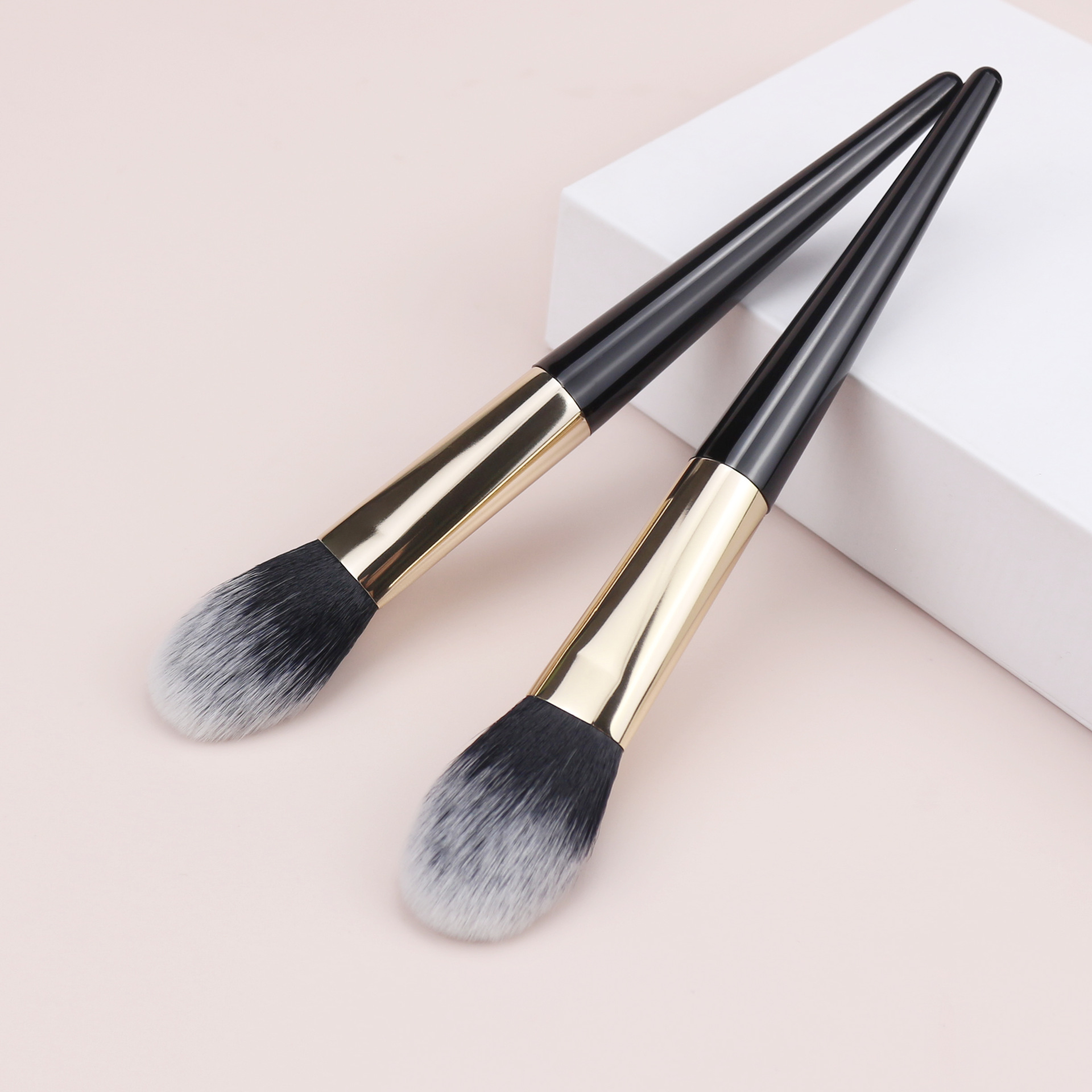 Cepillo de blush transfronterizo, cepillo de blush en forma de llama, cepillo de tinte de blush, una sola pieza de fibra suave, herramientas de maquillaje, cepillo de maquillaje en stock