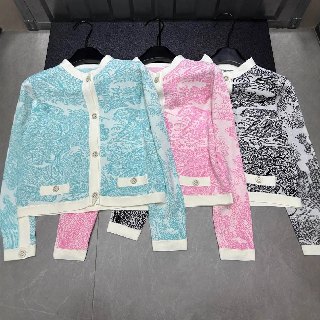 25年早秋新款迪家五角星字母纽扣针织长袖单排扣开衫宽松百搭上衣