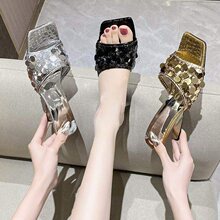 С���OӋ����Ƭ�¸�һ����Ů�⴩2025�ļ��¿�С���ӷ�������Ь��