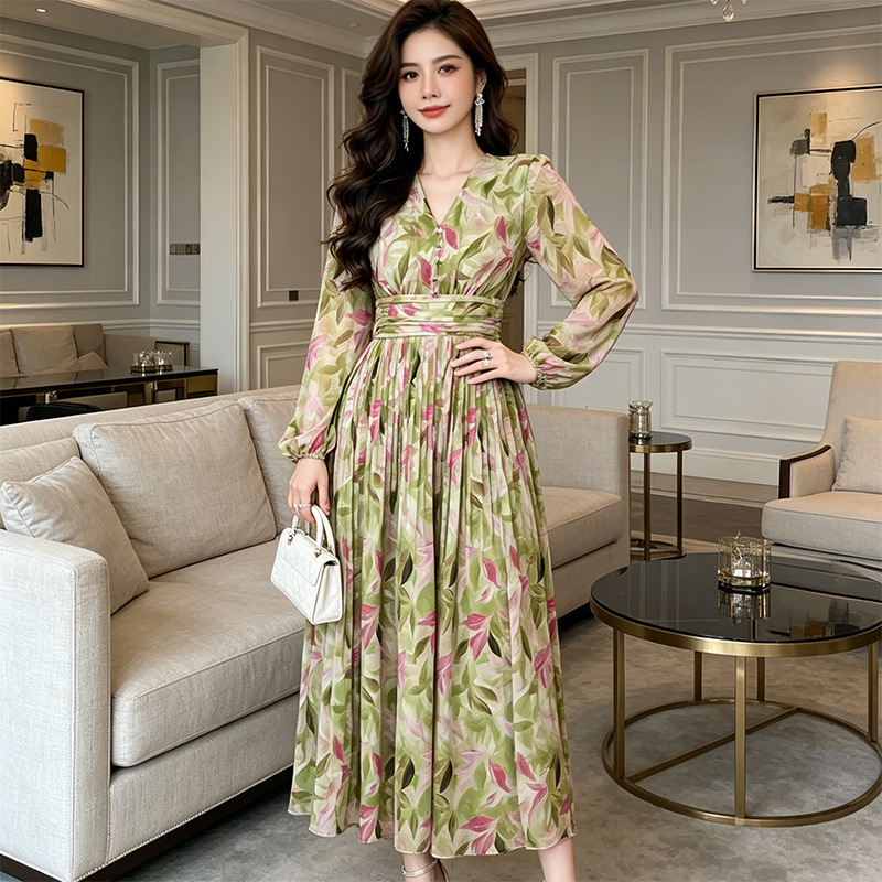 Đầm maxi nữ cổ V in họa tiết thắt eo xòe rộng dáng dài — xanh lá cây chi tiết 2