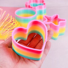 大号异形彩虹圈玩具儿童爱心星星弹簧圈摆摊叠叠圈货源热销礼物